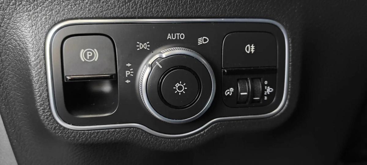 mercedes-benz-180-style-2020-diesel-1461cc
