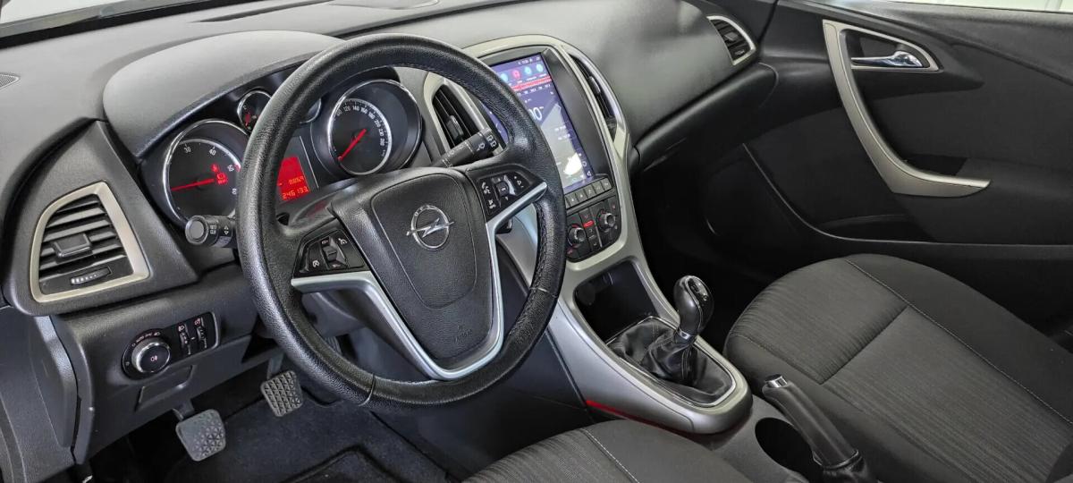 opel-astra-sport-tourer-2011-diesel-1686cc