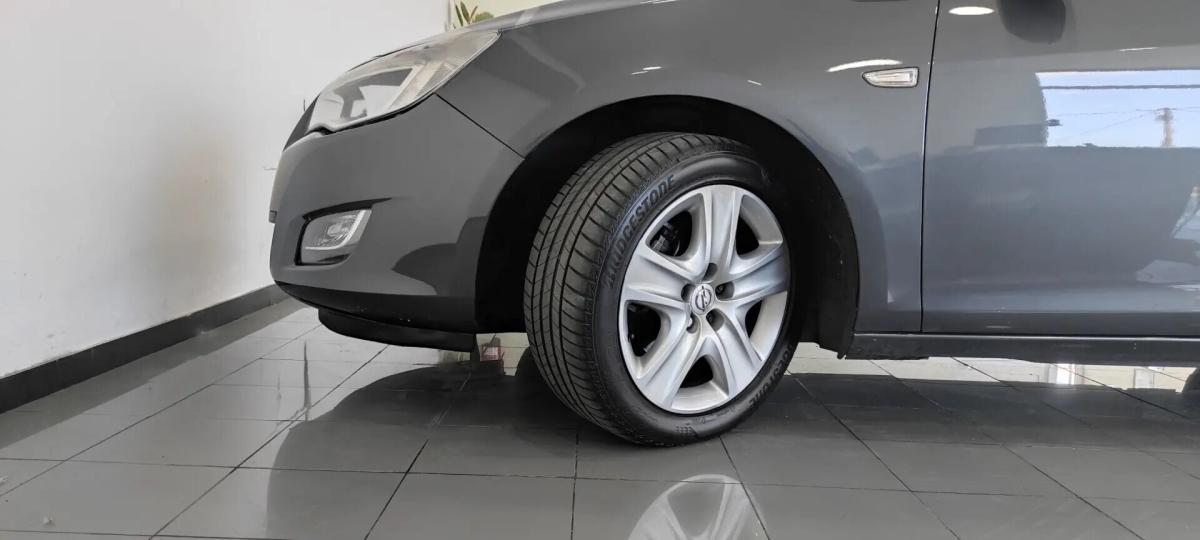 opel-astra-sport-tourer-2011-diesel-1686cc