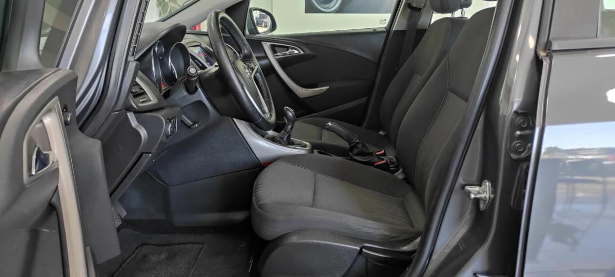 opel-astra-sport-tourer-2011-diesel-1686cc