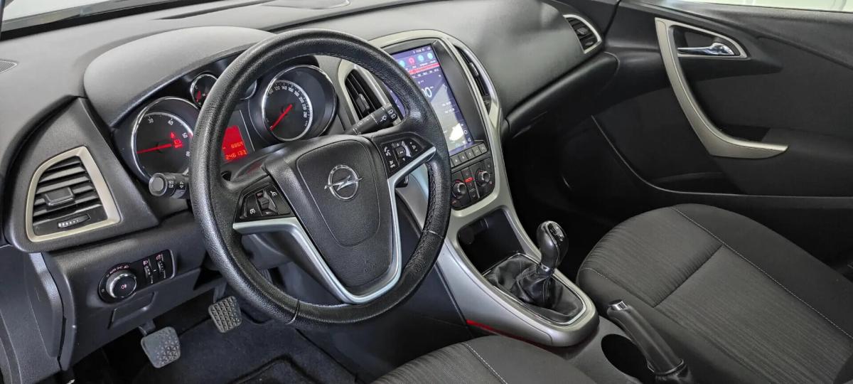 opel-astra-sport-tourer-2011-diesel-1686cc