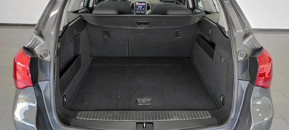 opel-astra-sport-tourer-2011-diesel-1686cc