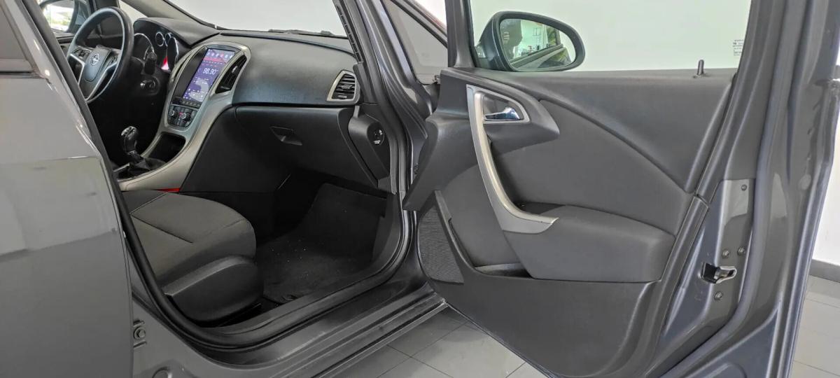 opel-astra-sport-tourer-2011-diesel-1686cc