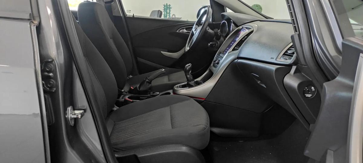 opel-astra-sport-tourer-2011-diesel-1686cc