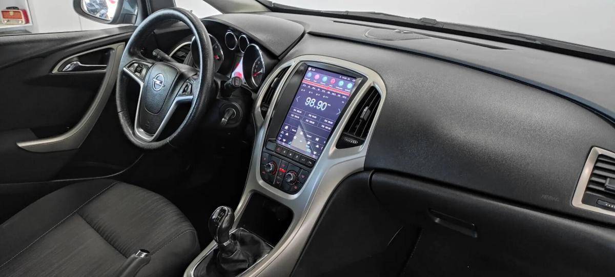 opel-astra-sport-tourer-2011-diesel-1686cc