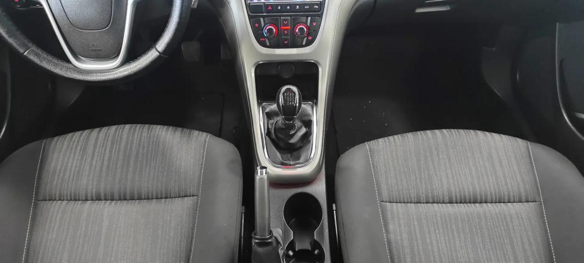 opel-astra-sport-tourer-2011-diesel-1686cc