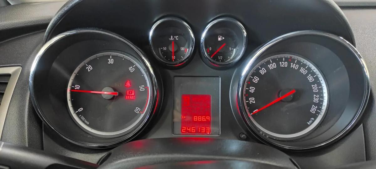 opel-astra-sport-tourer-2011-diesel-1686cc