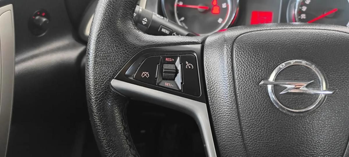 opel-astra-sport-tourer-2011-diesel-1686cc