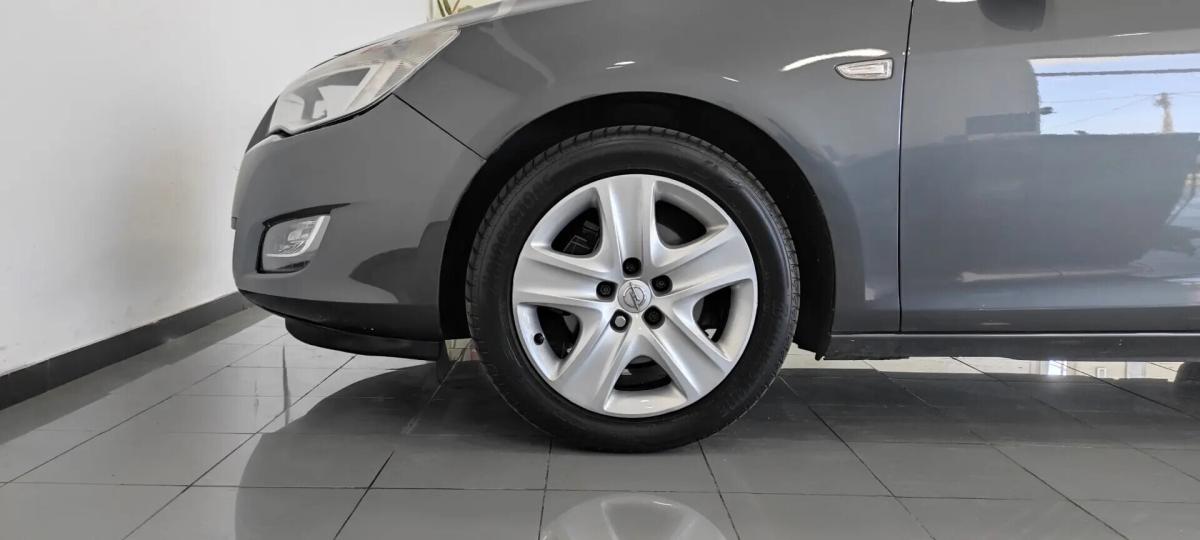 opel-astra-sport-tourer-2011-diesel-1686cc