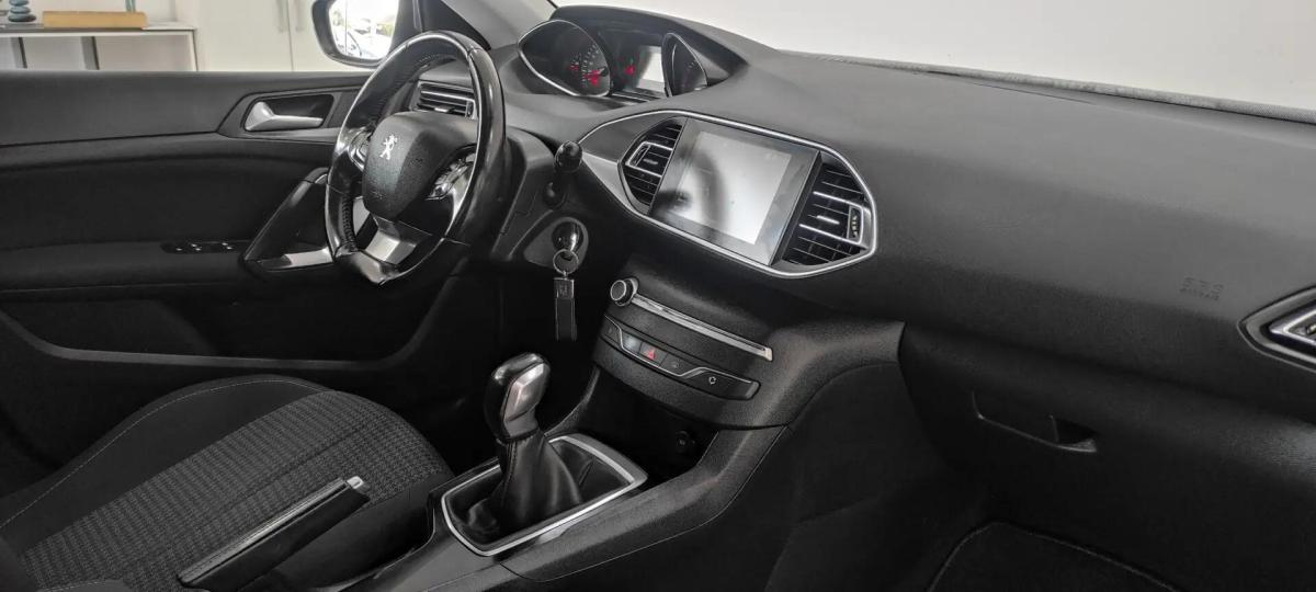 peugeot-308-sw-2018-diesel-1560cc