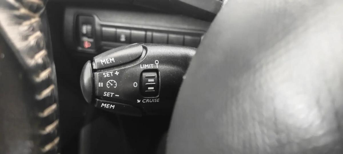 peugeot-308-sw-2018-diesel-1560cc