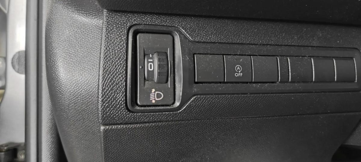 peugeot-308-sw-2018-diesel-1560cc