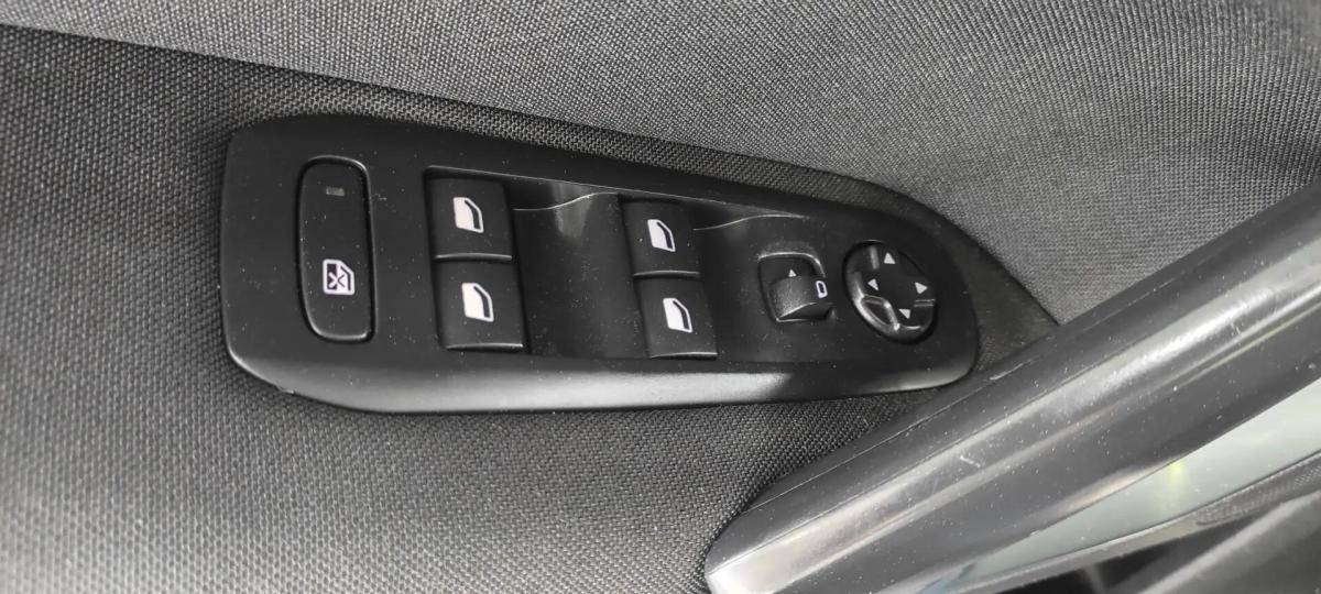 peugeot-308-sw-2018-diesel-1560cc
