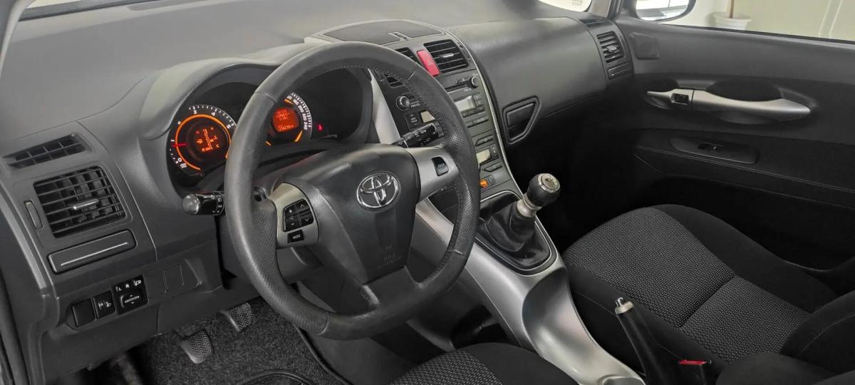 toyota-auris-2010-diesel-1364cc