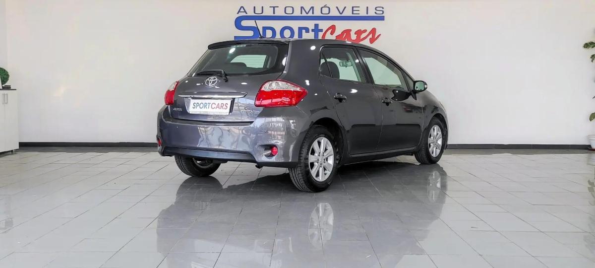 toyota-auris-2010-diesel-1364cc