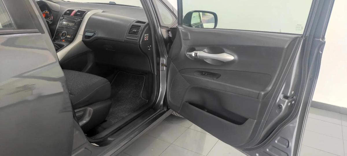 toyota-auris-2010-diesel-1364cc