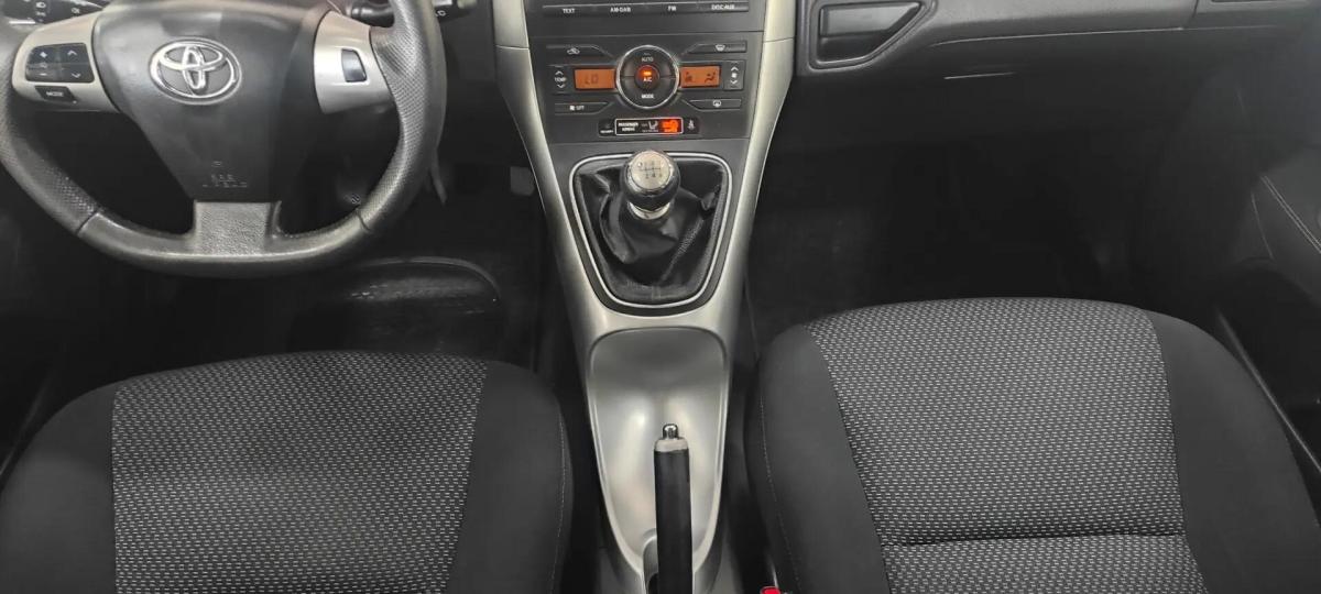 toyota-auris-2010-diesel-1364cc