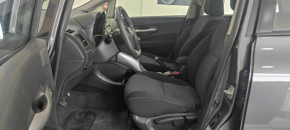 toyota-auris-2010-diesel-1364cc