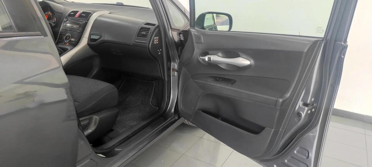 toyota-auris-2010-diesel-1364cc