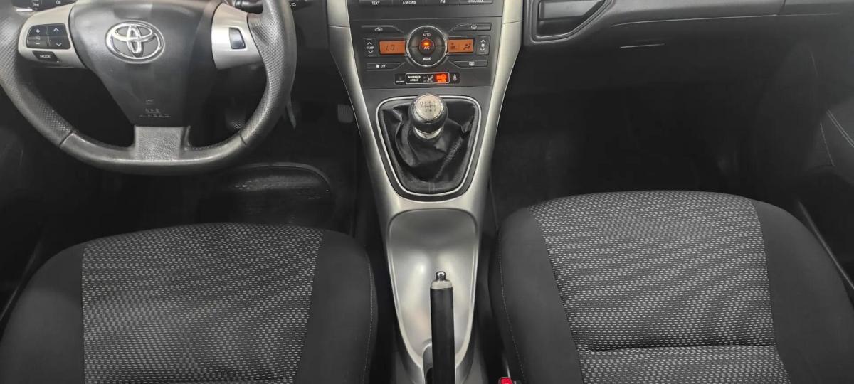 toyota-auris-2010-diesel-1364cc