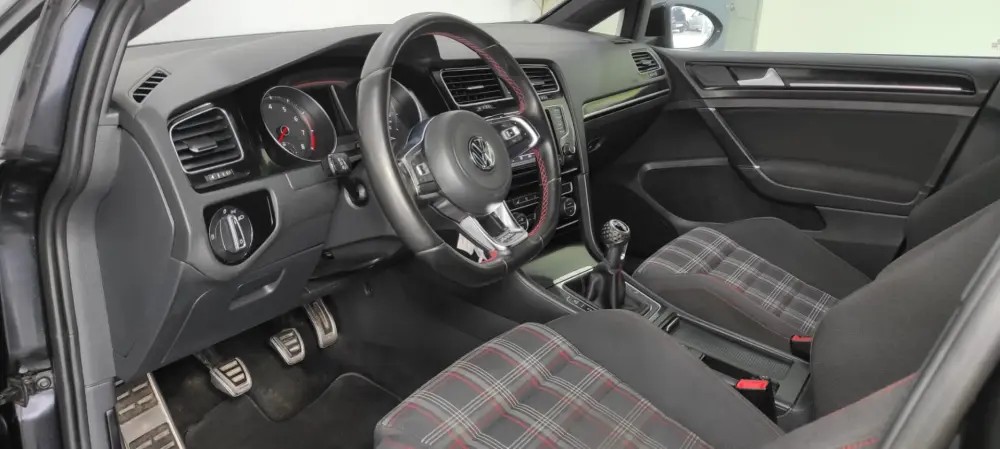 volkswagen-golf-2013-gasolina-1984cc