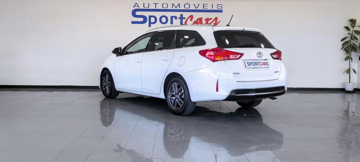 toyota-auris-touring-sports-2014-diesel-1364cc