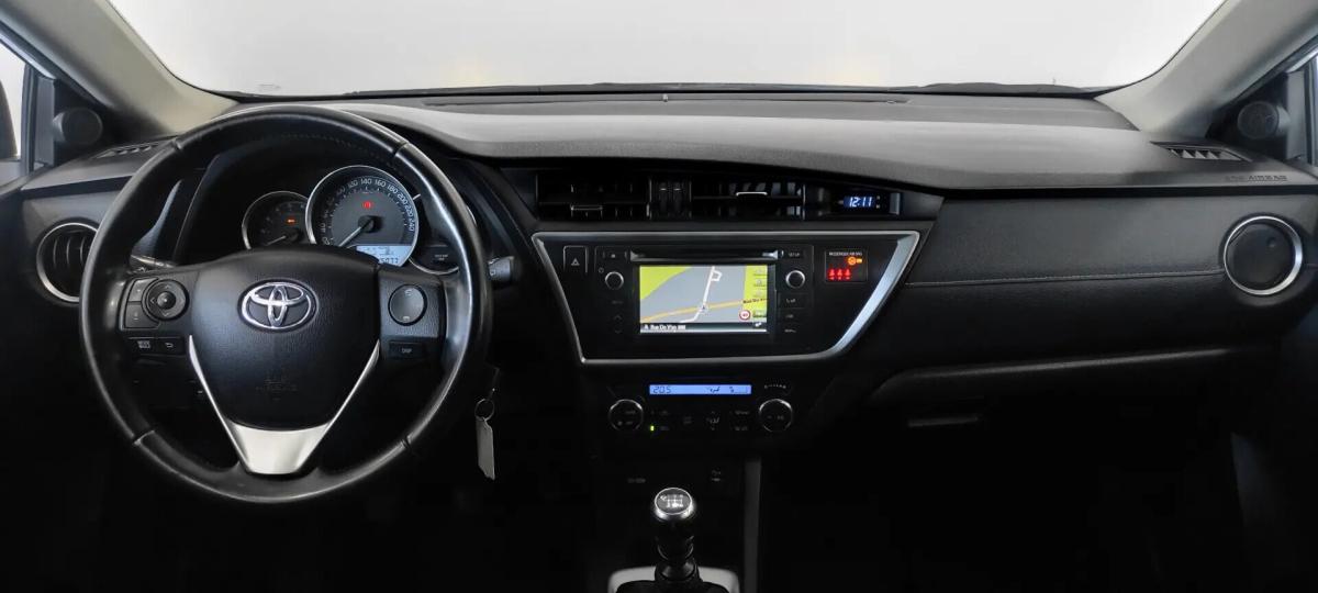 toyota-auris-touring-sports-2014-diesel-1364cc