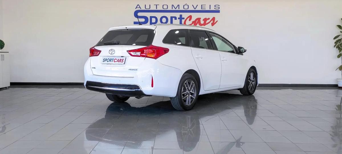 toyota-auris-touring-sports-2014-diesel-1364cc