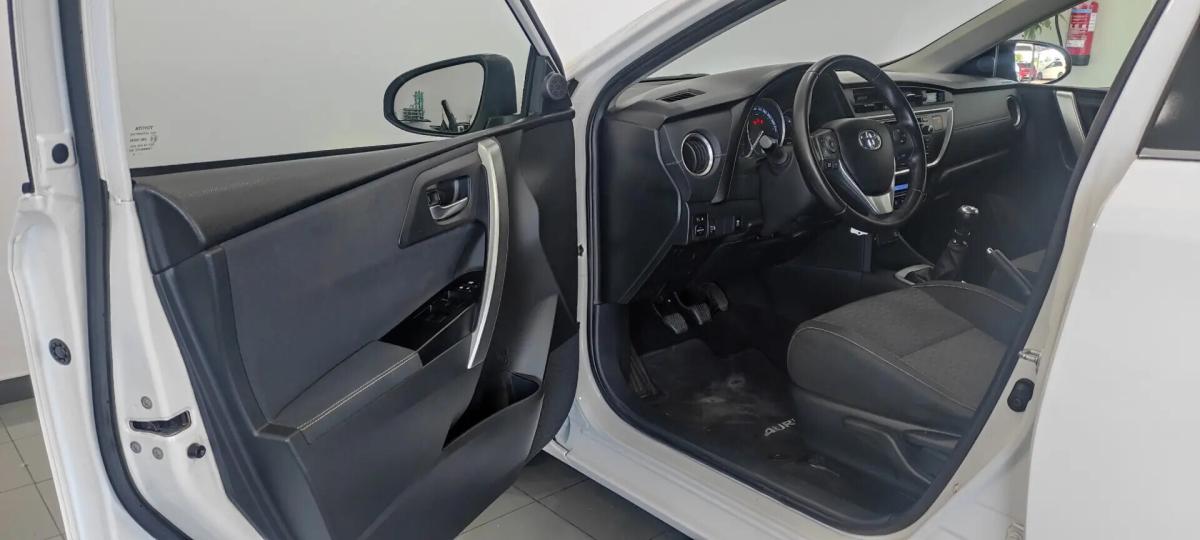 toyota-auris-touring-sports-2014-diesel-1364cc
