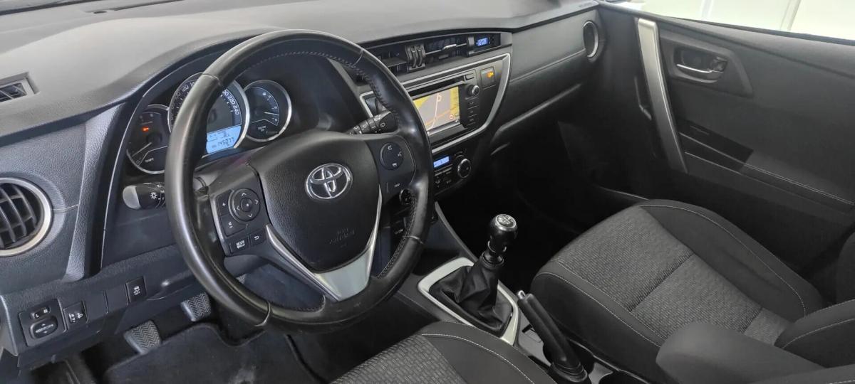 toyota-auris-touring-sports-2014-diesel-1364cc