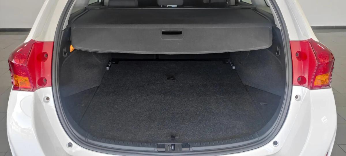 toyota-auris-touring-sports-2014-diesel-1364cc