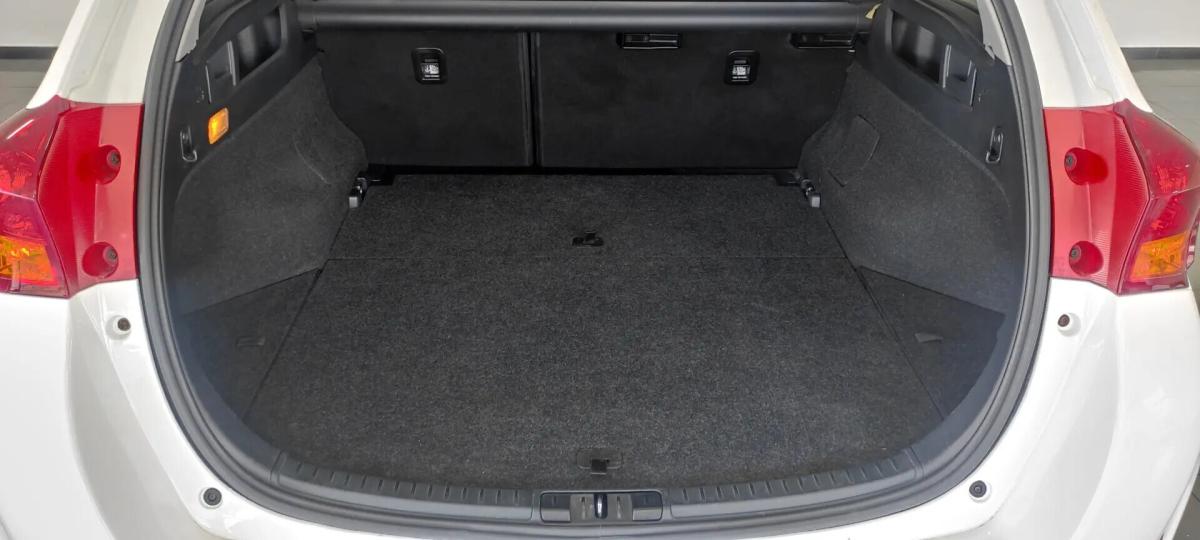 toyota-auris-touring-sports-2014-diesel-1364cc