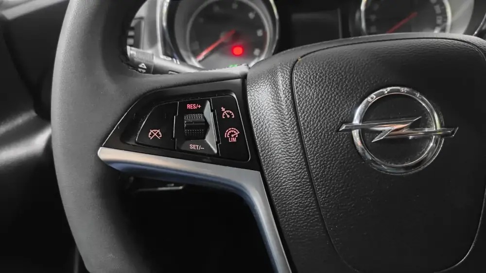 opel-astra-sport-tourer-2016-diesel-1598cc