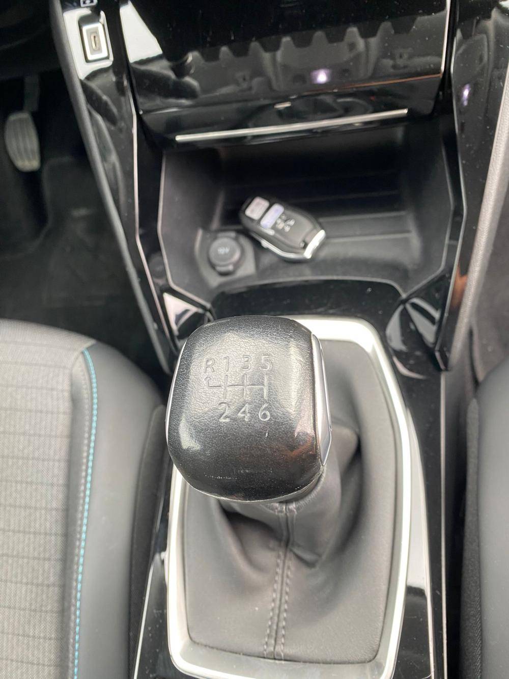 peugeot-2008-2022-diesel-1499cc
