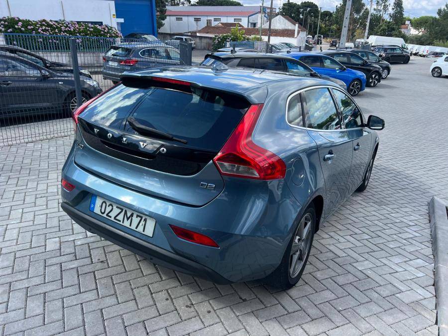 volvo-v40-2014-diesel-1560cc