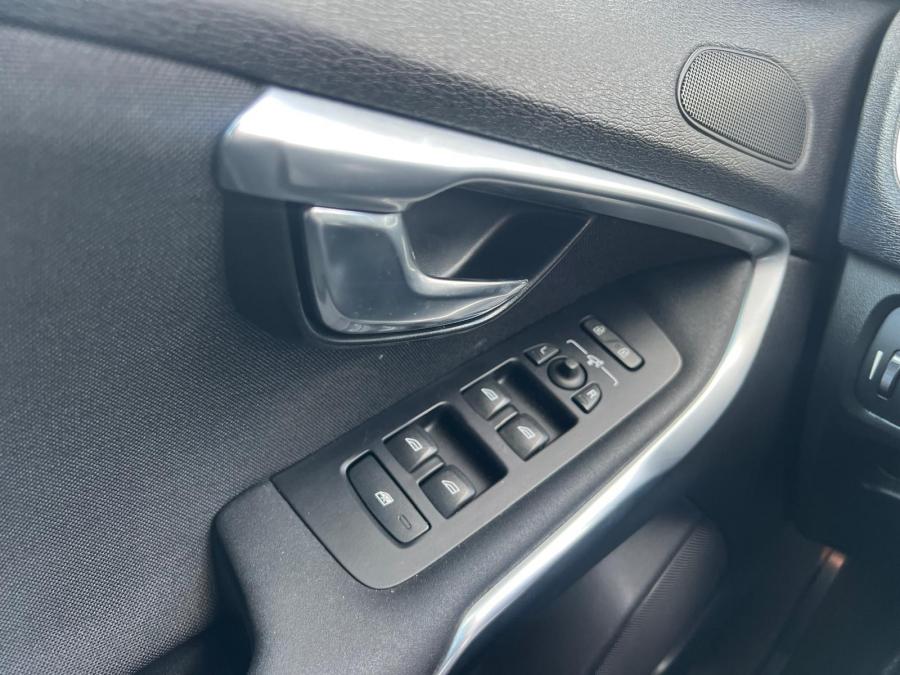 volvo-v40-2014-diesel-1560cc