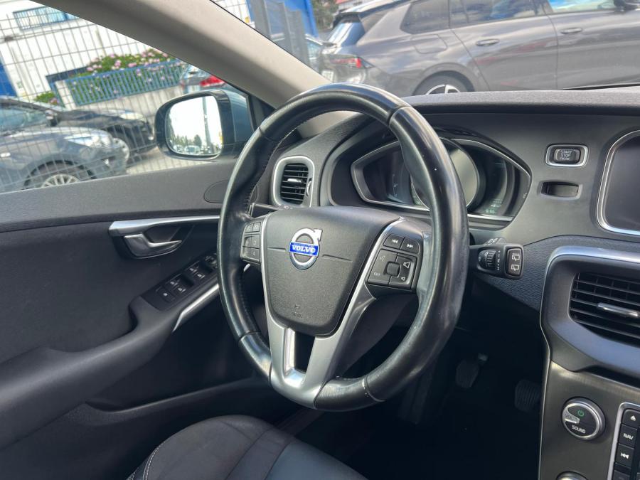 volvo-v40-2014-diesel-1560cc