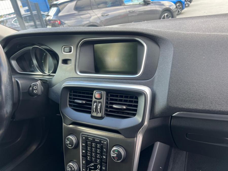 volvo-v40-2014-diesel-1560cc
