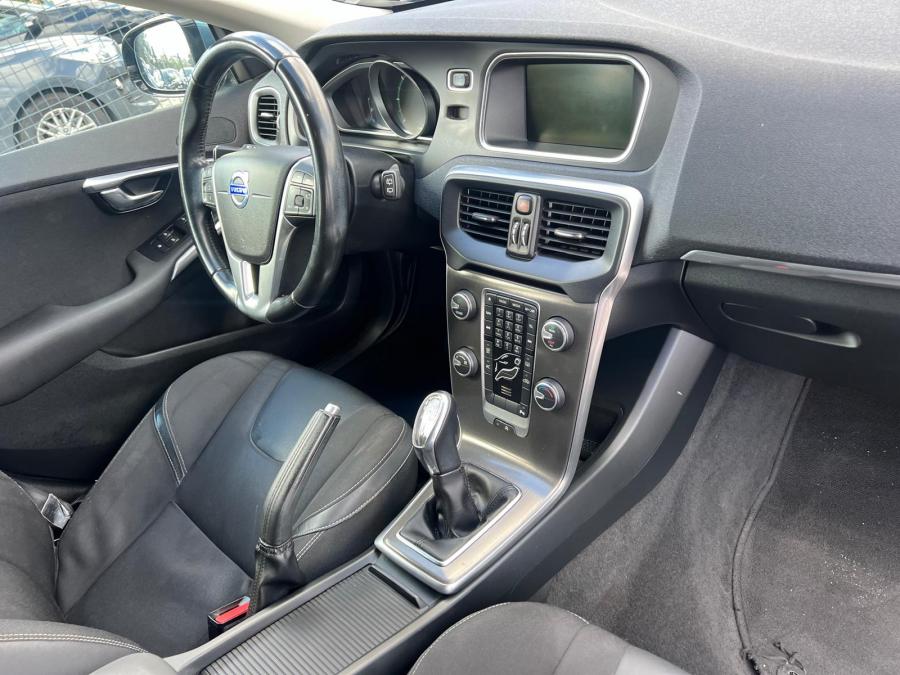 volvo-v40-2014-diesel-1560cc