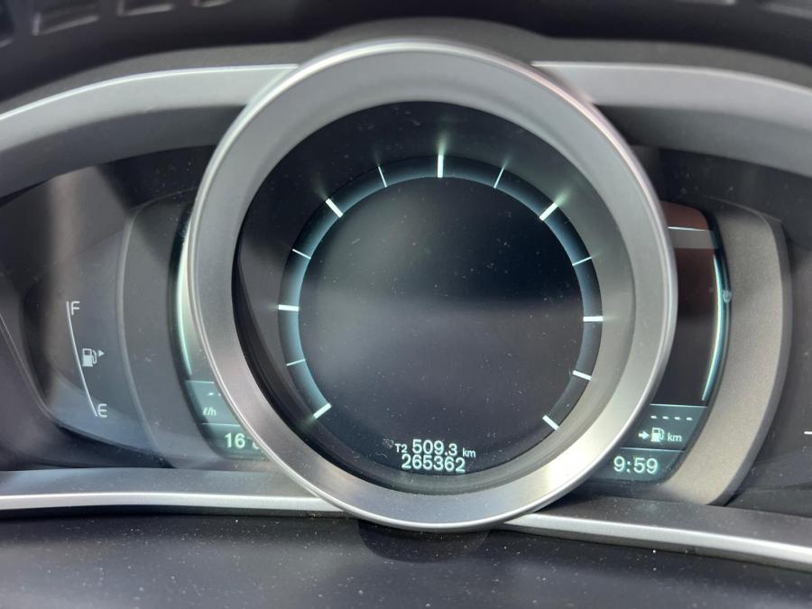volvo-v40-2014-diesel-1560cc