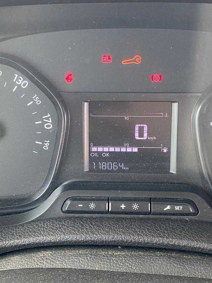 peugeot-expert-2020-diesel-1499cc