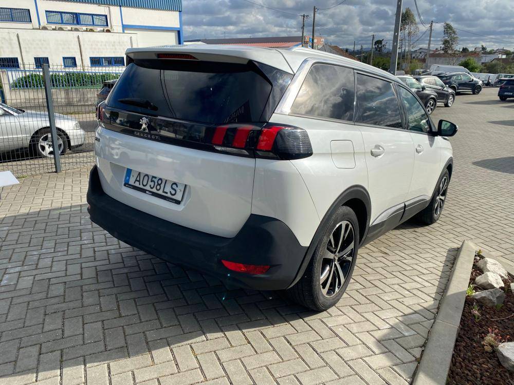 peugeot-5008-2018-diesel-1499cc