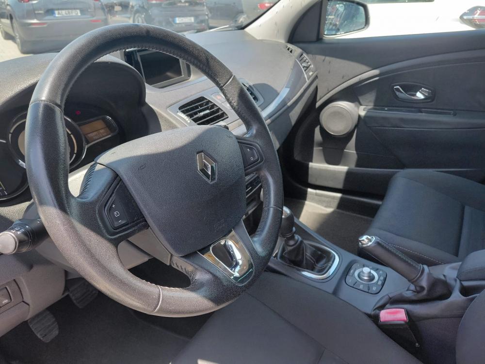 renault-megane-sport-tourer-2015-diesel-1461cc