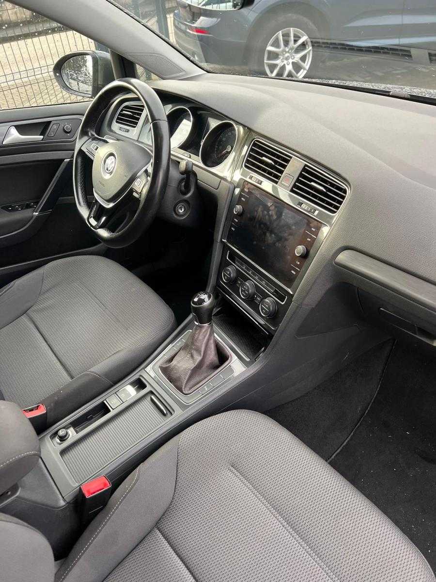 volkswagen-golf-variant-2017-diesel-1598cc