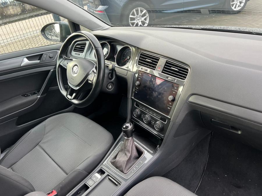 volkswagen-golf-variant-2017-diesel-1598cc