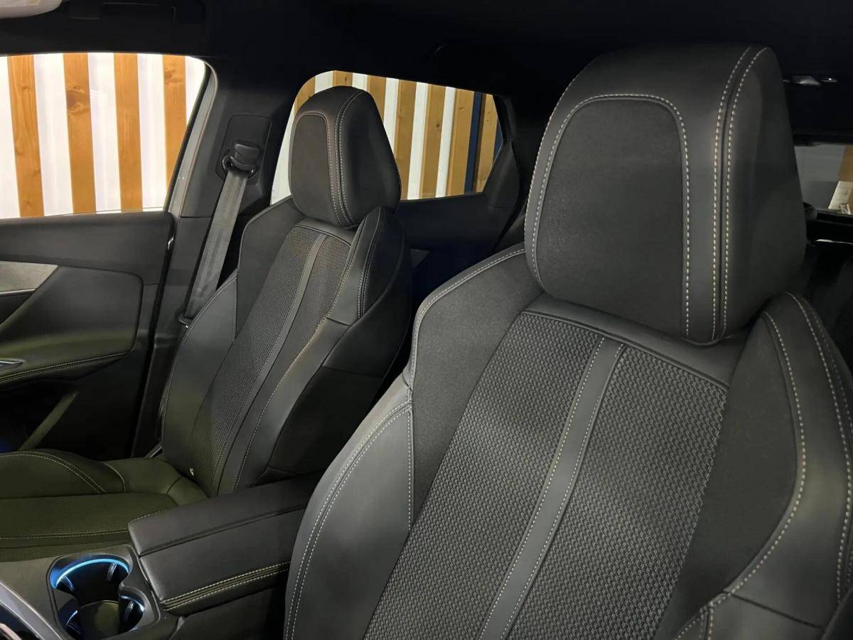 peugeot-3008-2023-hibrido-a-gasolina-1598cc