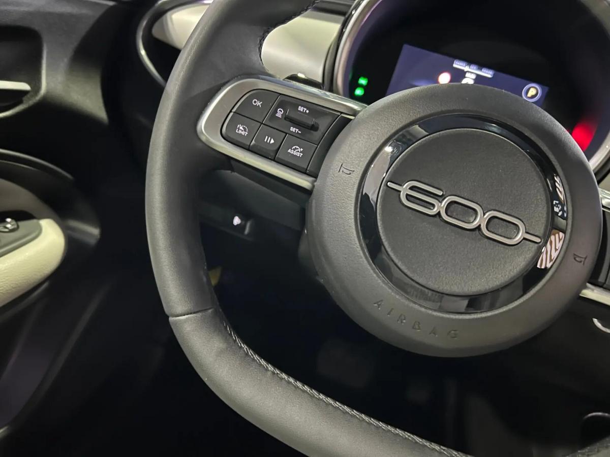 fiat-600-2024-gasolina-1199cc