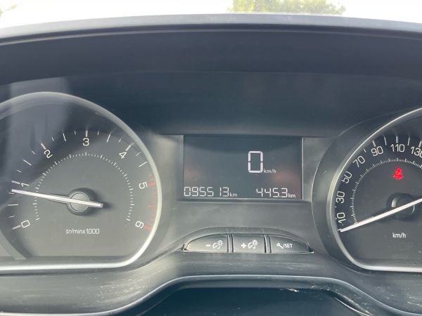 peugeot-208-2018-diesel-1560cc