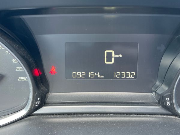 peugeot-208-2019-diesel-1499cc
