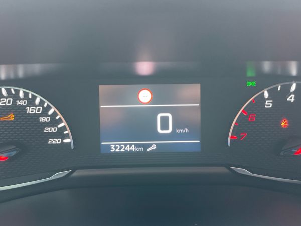 peugeot-2008-2022-gasolina-1199cc